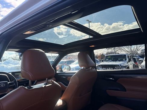 Used 2021 Toyota Highlander Platinum image 45