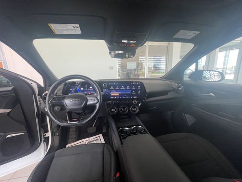 Used 2024 Chevrolet Blazer EV RS RWD image 3