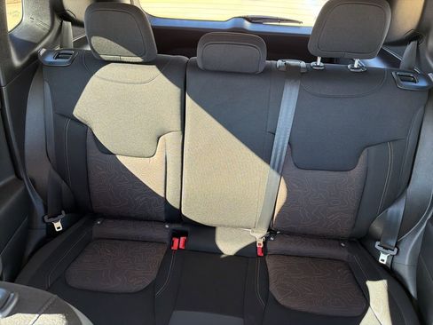 Used 2023 Jeep Renegade Latitude image 23