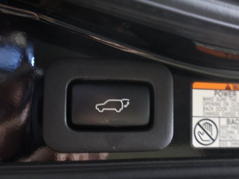 Used 2020 Toyota Land Cruiser image 24