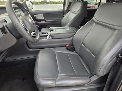 Used 2025 Ford Expedition Active image 18