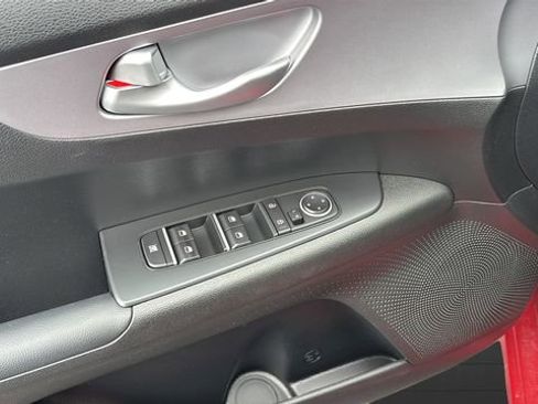 Used 2024 Kia Forte LXS w/ LXS Technology Package FWD image 19