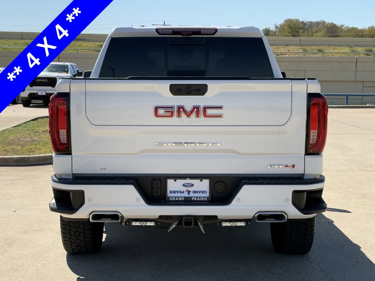 Used 2024 GMC Sierra 1500 AT4 w/ Technology Package AWD/4WD image 7