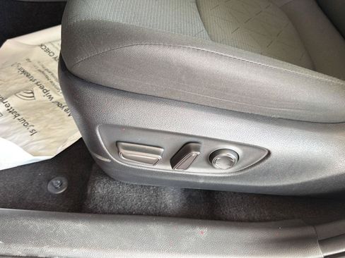 Used 2025 Toyota RAV4 XLE AWD/4WD image 11