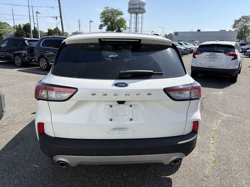 Used 2020 Ford Escape Titanium w/ Titanium Premium Package 2.0 AWD/4WD image 2