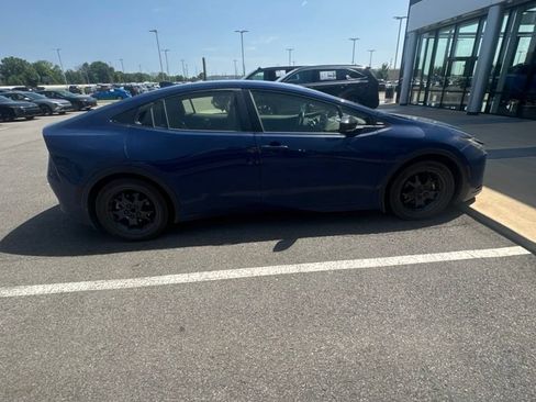 Used 2023 Toyota Prius LE FWD image 7