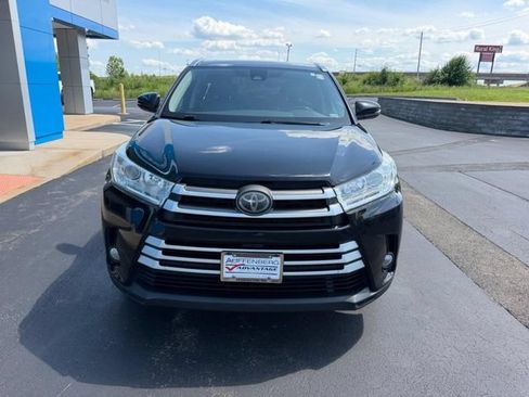 Used 2018 Toyota Highlander XLE AWD/4WD image 3