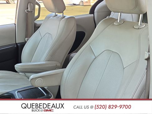 Used 2021 Chrysler Pacifica Touring-L FWD image 10