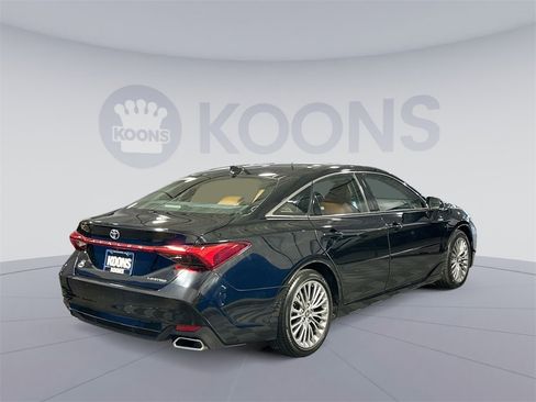 Used 2022 Toyota Avalon Limited image 7