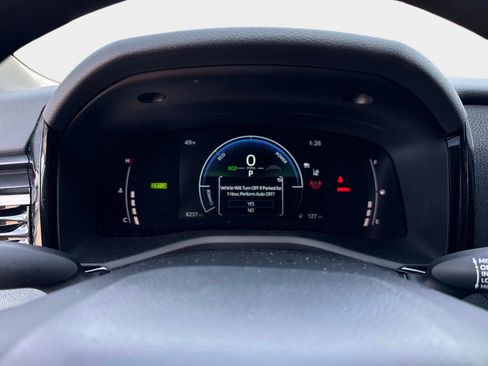 Used 2025 Toyota Camry LE w/ Convenience Package image 26