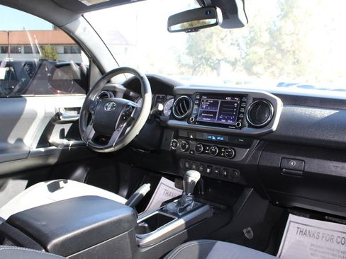 Used 2021 Toyota Tacoma TRD Off-Road w/ Technology Package AWD/4WD image 23