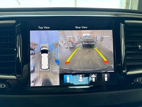 Used 2020 Chrysler Pacifica Touring w/ Advanced Safetytec Group image 32