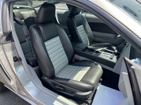 Used 2009 Ford Mustang GT RWD image 36