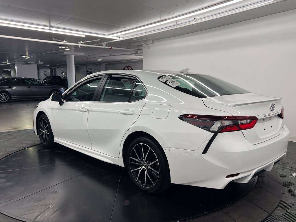 Used 2024 Toyota Camry SE FWD image 5