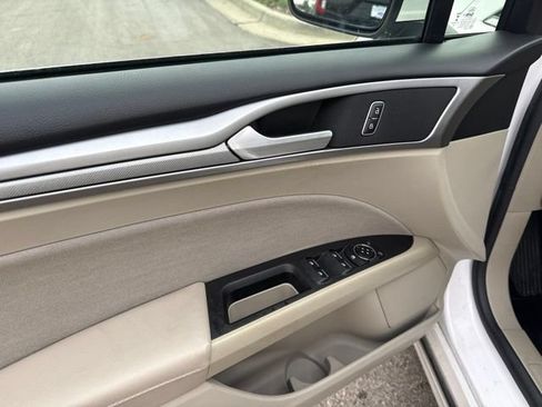 Used 2019 Ford Fusion SE FWD image 9