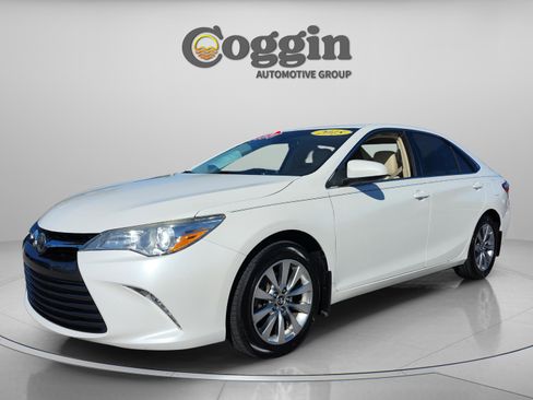 Used 2015 Toyota Camry XLE image 1
