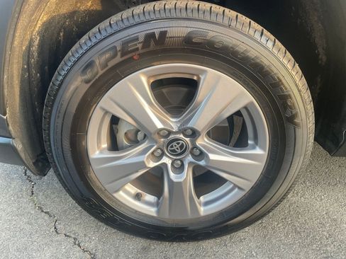 Used 2025 Toyota RAV4 XLE w/ Convenience Package image 35