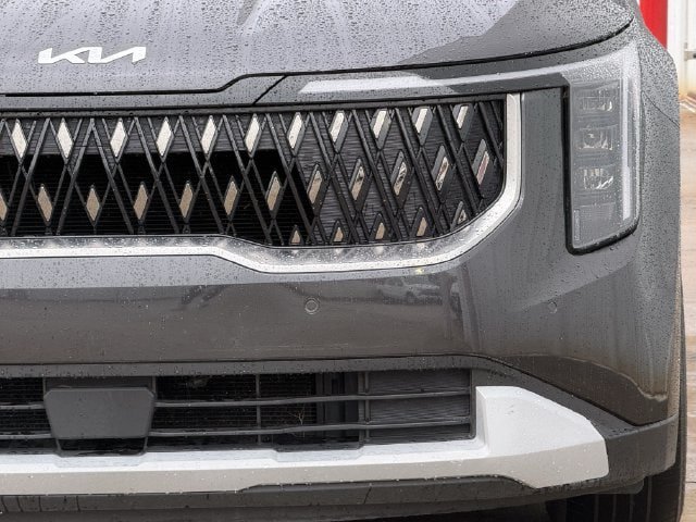 Used 2025 Kia Carnival FWD image 8