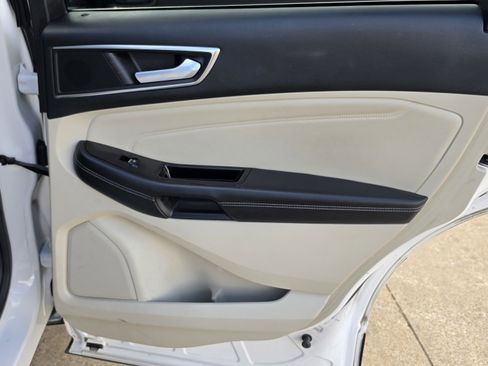 Used 2016 Ford Edge Titanium w/ Technology Package image 29