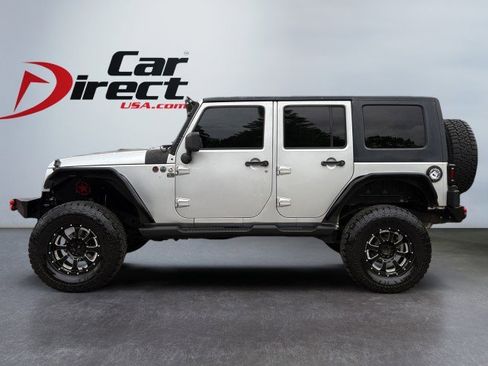 Used 2009 Jeep Wrangler Unlimited Sahara w/ Dual Top Group AWD/4WD image 5