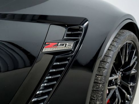 Used 2016 Chevrolet Corvette Z06 w/ 3LZ Preferred Equipment Group image 27