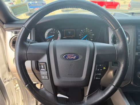 Used 2017 Ford Expedition XLT image 19