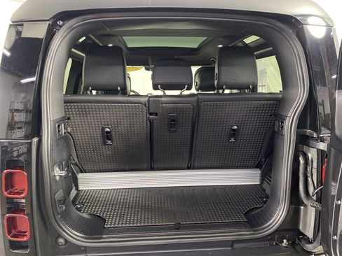 Used 2023 Land Rover Defender 90 X-Dynamic SE image 34