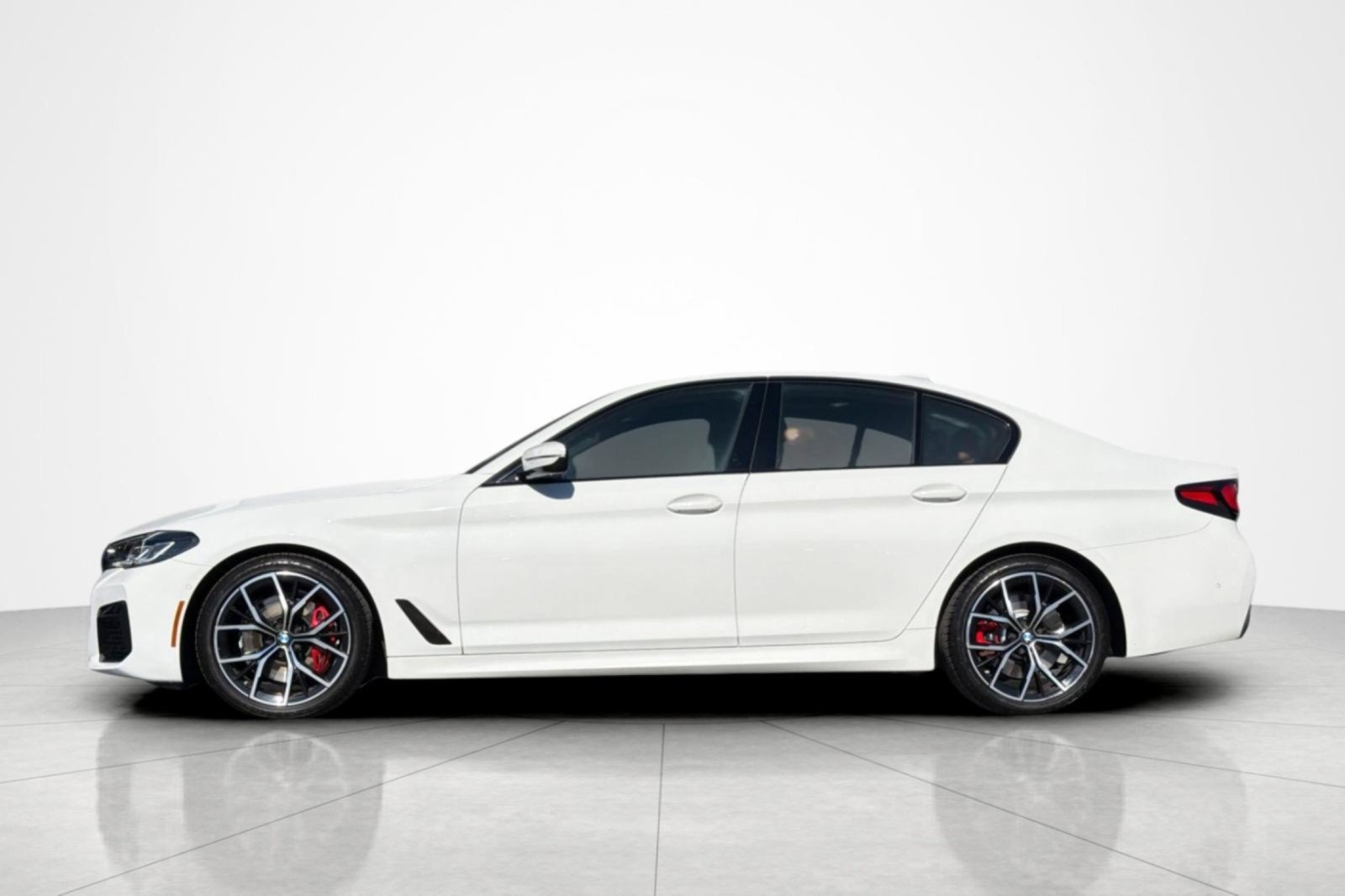 Used 2023 BMW 530i w/ M Sport Package RWD image 2