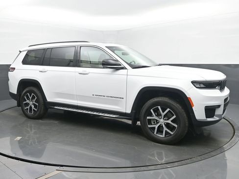 Used 2024 Jeep Grand Cherokee L Limited w/ Luxury Tech Group II image 3