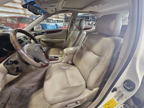 Used 2002 Lexus ES 330 w/ Premium Pkg FWD image 10