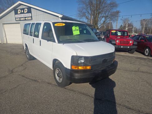 Used 2007 Chevrolet Express 2500 RWD image 2