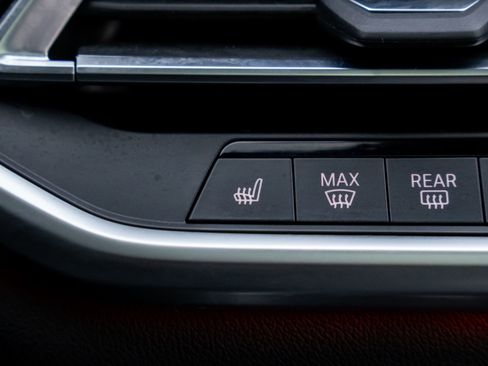 Used 2023 BMW X6 xDrive40i w/ Climate Comfort Package image 29