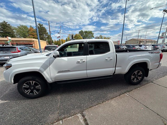 Used 2016 Toyota Tacoma TRD Sport AWD/4WD image 4