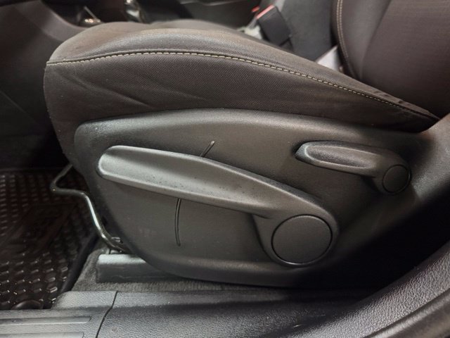 Used 2015 Jeep Cherokee Latitude w/ Cold Weather Group AWD/4WD image 16