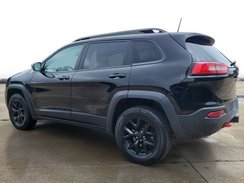 Used 2018 Jeep Cherokee Trailhawk AWD/4WD image 3