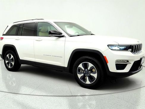 Used 2023 Jeep Grand Cherokee 4WD 4xe image 3
