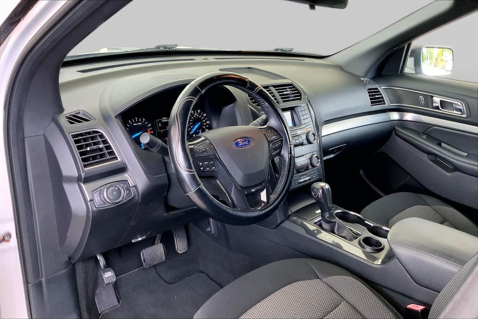 Used 2019 Ford Explorer XLT FWD image 18