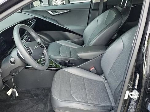 Used 2023 Kia Niro Wave w/ Wave Preserve Package FWD image 5