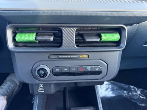 Used 2025 Ford Maverick XL image 31