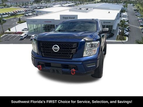 Used 2021 Nissan Titan SV w/ SV Convenience Package RWD image 2