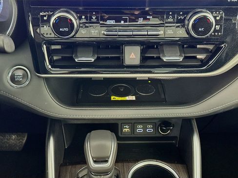 Used 2023 Toyota Highlander Platinum image 37