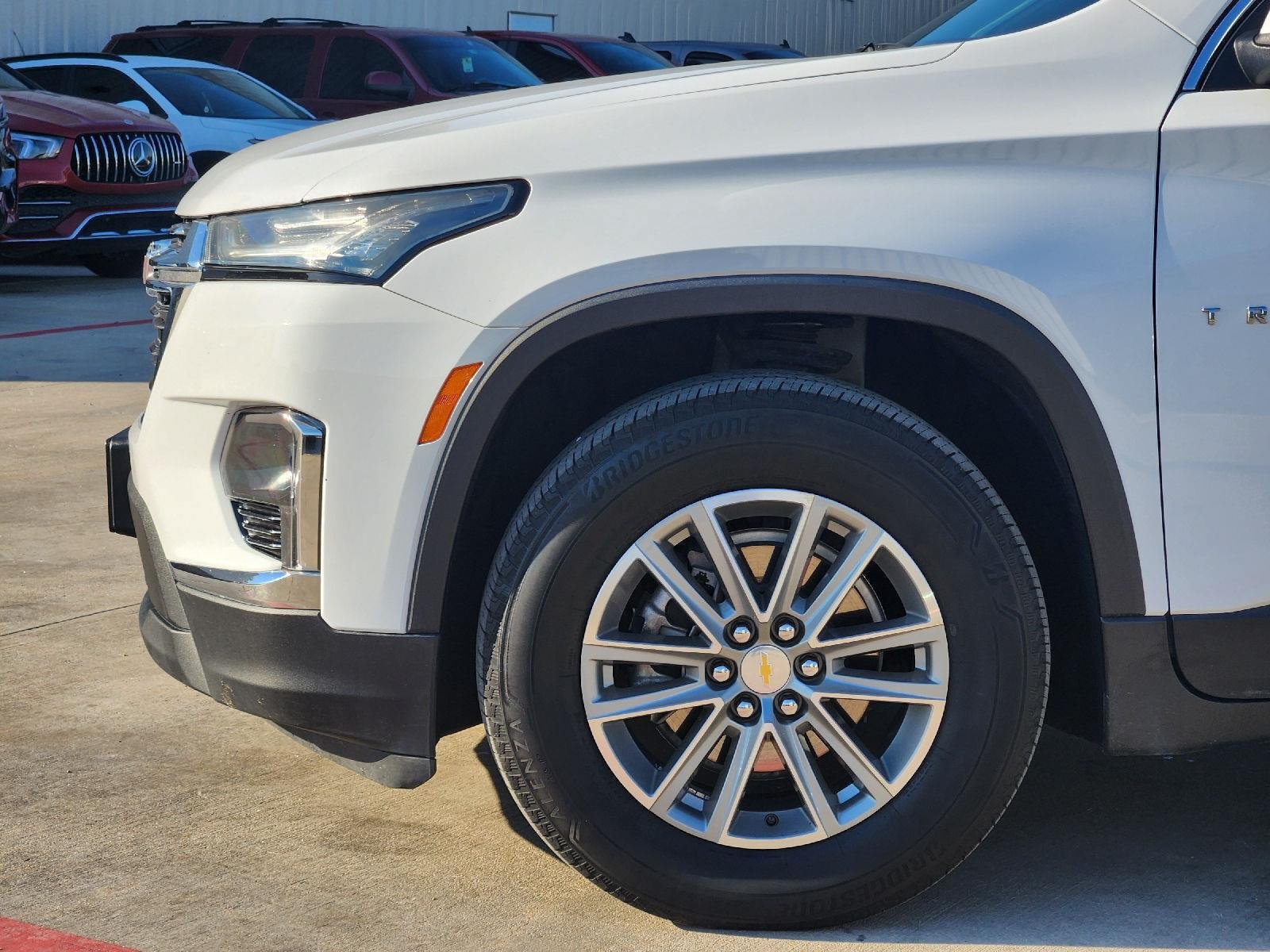 Used 2023 Chevrolet Traverse LT FWD image 9