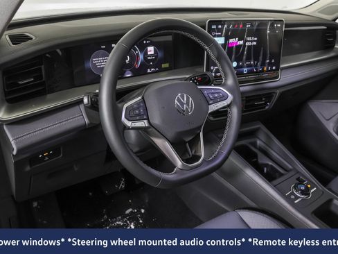Used 2026 Volkswagen Tiguan SE w/ Panoramic Sunroof Package AWD/4WD image 4