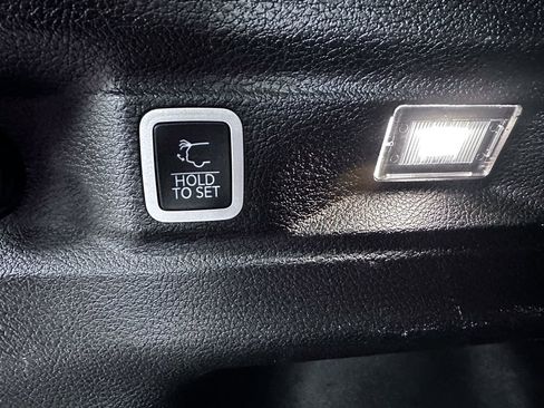 Used 2021 Jeep Grand Cherokee L Laredo image 31