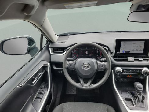 Used 2024 Toyota RAV4 XLE FWD image 7