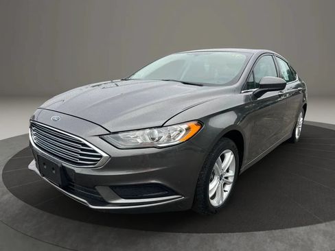 Used 2018 Ford Fusion SE FWD image 1