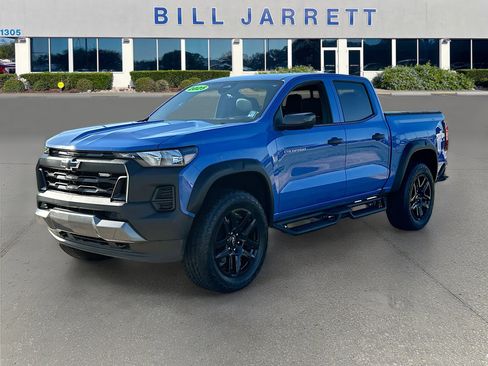 Used 2025 Chevrolet Colorado Trail Boss AWD/4WD image 3