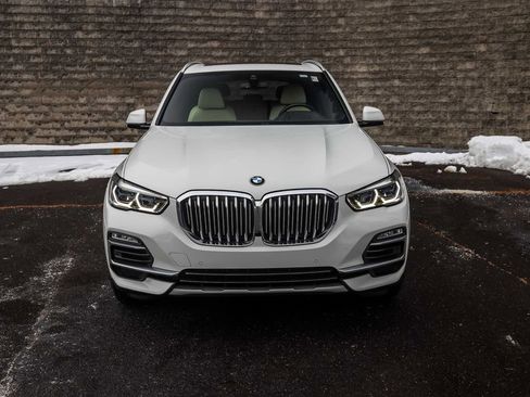 Used 2021 BMW X5 xDrive40i w/ Executive Package image 3