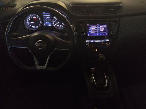 Used 2018 Nissan Rogue SV w/ Premium Package FWD image 22