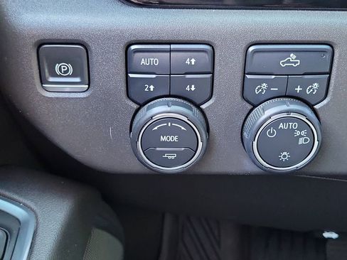 Used 2023 Chevrolet Silverado 1500 LT AWD/4WD image 15